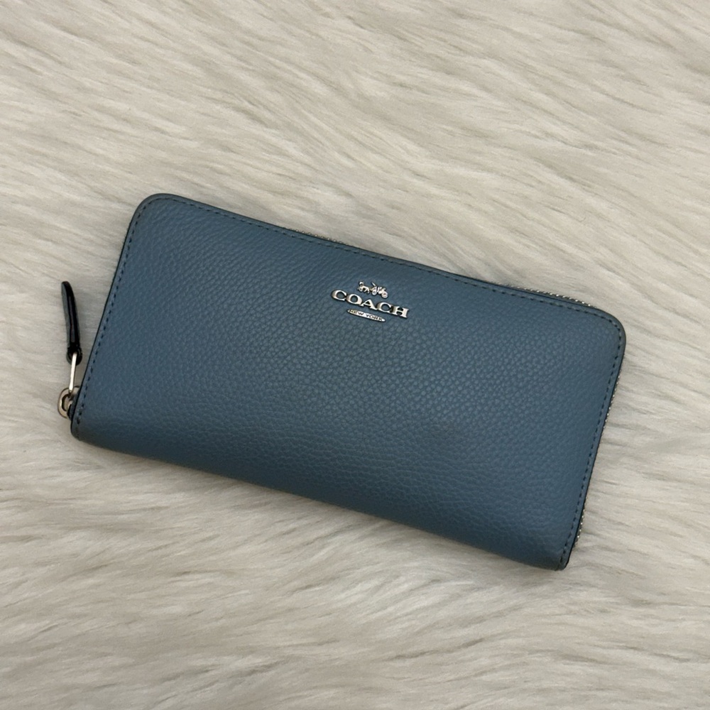 COACH - BLUE PEBBLED LEATHER LONG ZIP WALLET - Picture 3 of 16